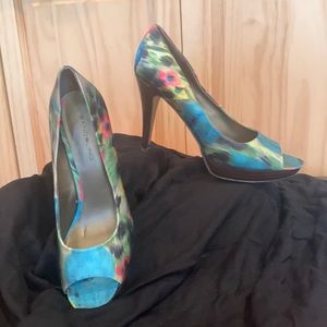 Bandolino multi colored peep toe heels. Size 7 1/2